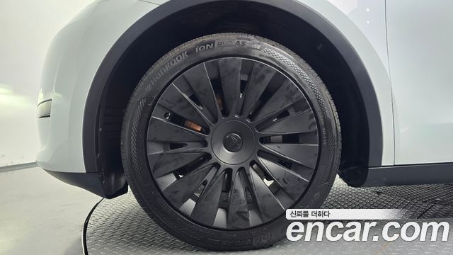 Tesla Model Y 2023 — photo 5