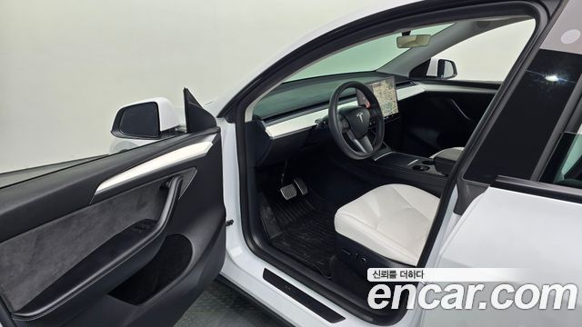 Tesla Model Y 2023 — photo 17