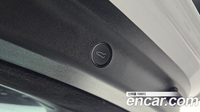 Tesla Model Y 2023 — photo 22