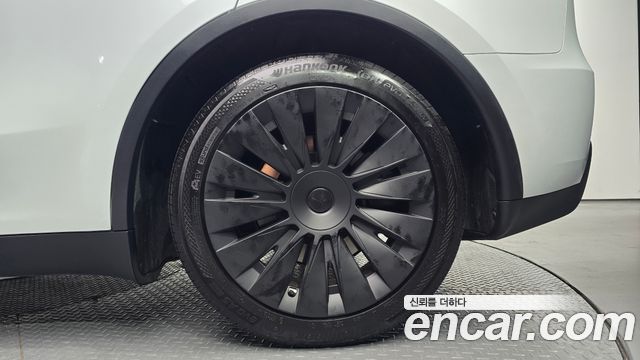 Tesla Model Y 2023 — photo 7