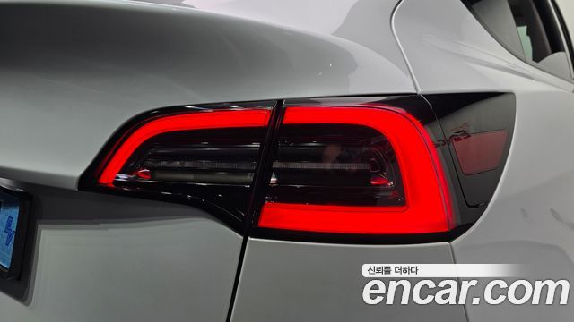 Tesla Model Y 2023 — photo 9