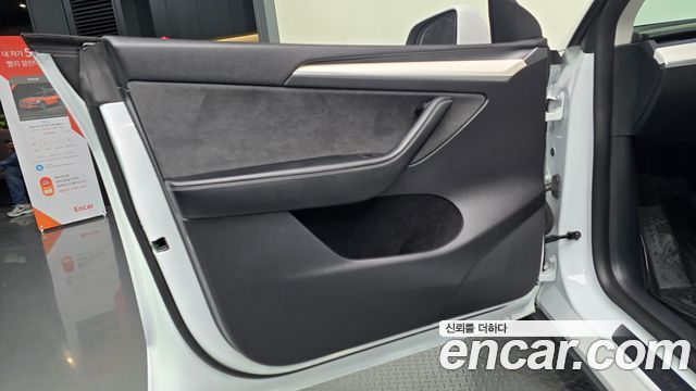 Tesla Model Y 2023 — photo 14