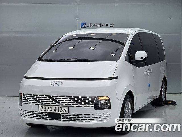 Hyundai Staria 2022 — photo 1