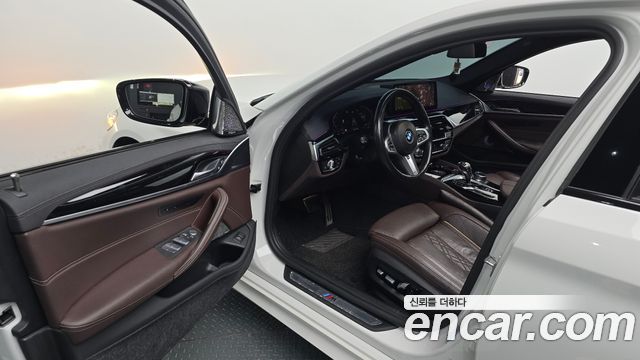 BMW 5-Series 2023 — photo 13