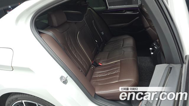 BMW 5-Series 2023 — photo 17