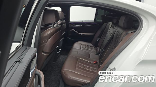 BMW 5-Series 2023 — photo 18