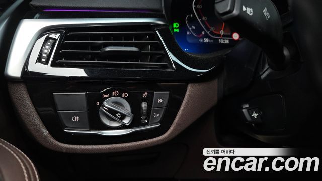 BMW 5-Series 2023 — photo 23