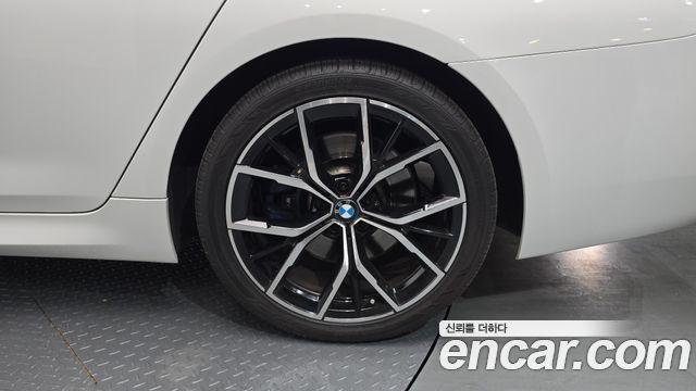 BMW 5-Series 2023 — photo 7