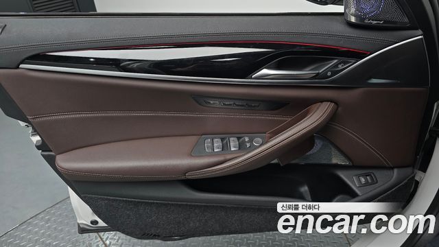 BMW 5-Series 2023 — photo 14