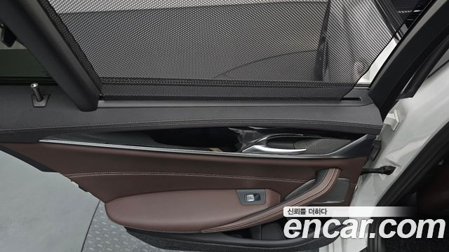 BMW 5-Series 2023 — photo 15