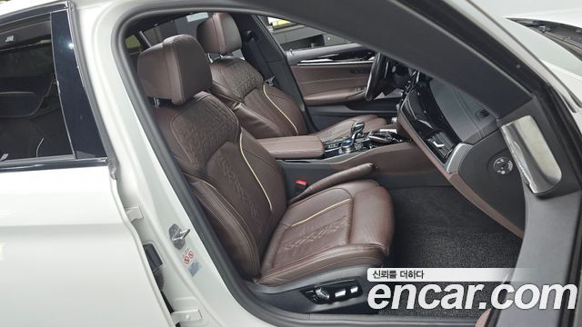 BMW 5-Series 2023 — photo 16