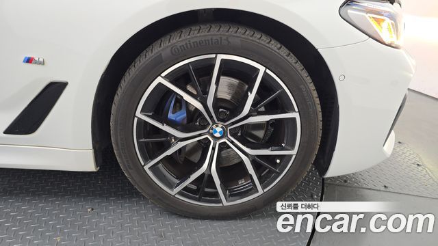 BMW 5-Series 2023 — photo 33