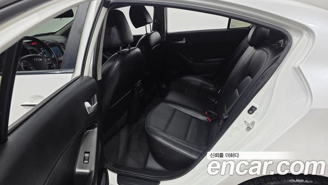 Kia K3 2014 — photo 11
