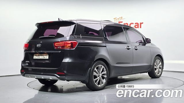 Kia Canival 2019 — photo 2