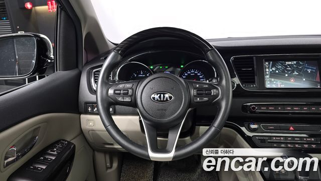 Kia Canival 2019 — photo 18