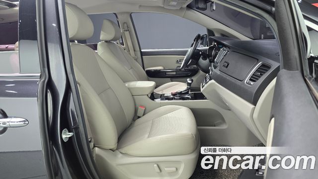 Kia Canival 2019 — photo 16