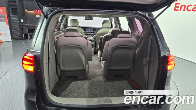 Kia Canival 2019 — photo 31