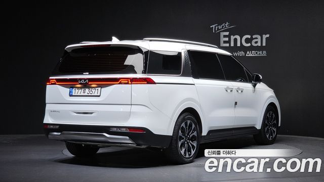 Kia Canival 2023 — photo 2