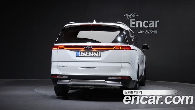 Kia Canival 2023 — photo 4