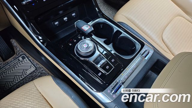 Kia Canival 2023 — photo 9