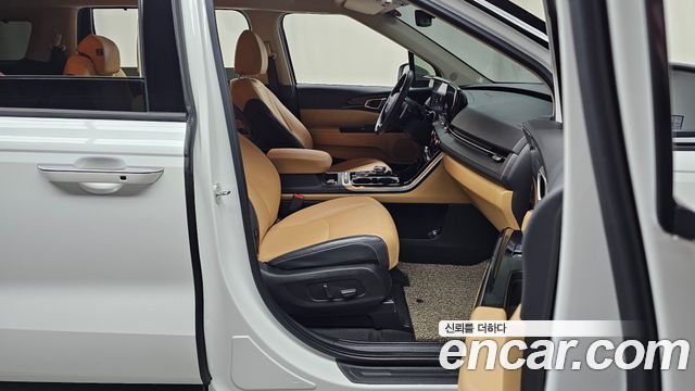 Kia Canival 2023 — photo 11