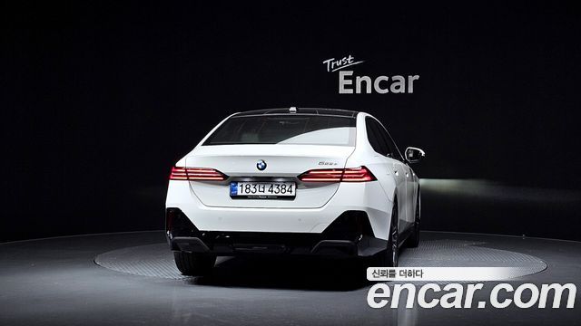 BMW 5-Series 2025 — photo 4