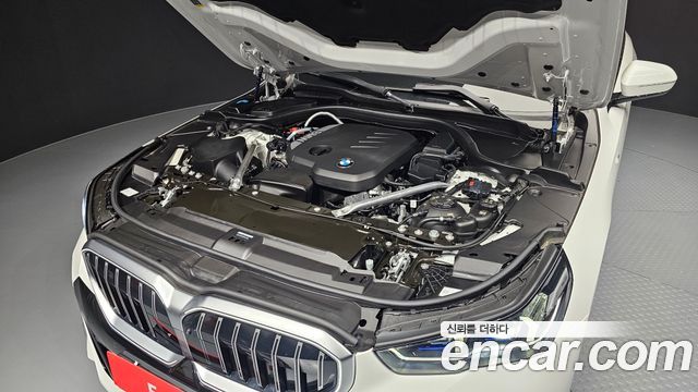 BMW 5-Series 2025 — photo 6