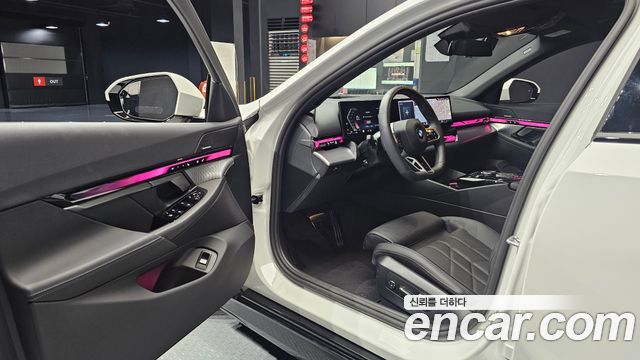 BMW 5-Series 2025 — photo 13