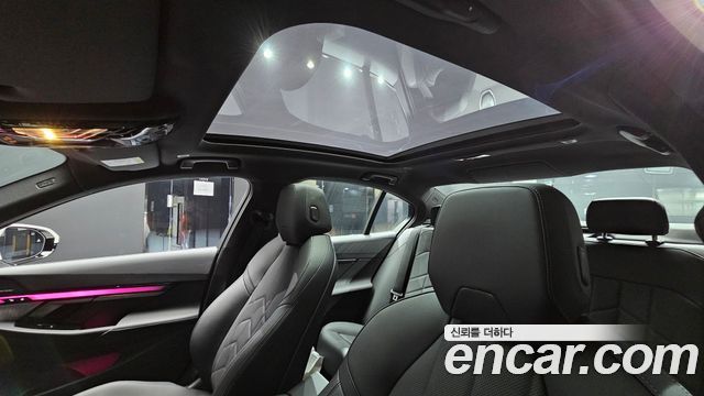 BMW 5-Series 2025 — photo 24