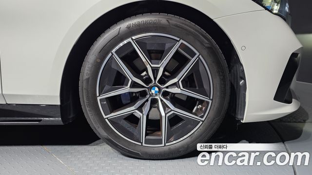 BMW 5-Series 2025 — photo 7