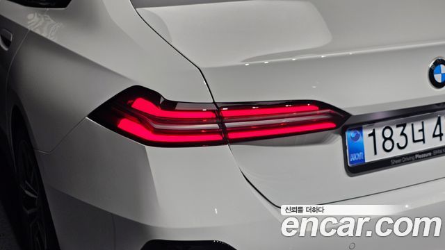 BMW 5-Series 2025 — photo 9