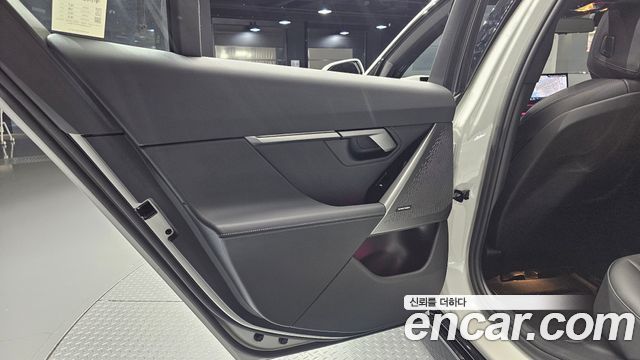 BMW 5-Series 2025 — photo 15