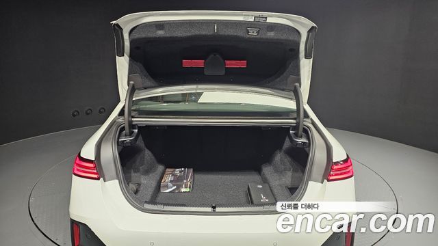 BMW 5-Series 2025 — photo 40