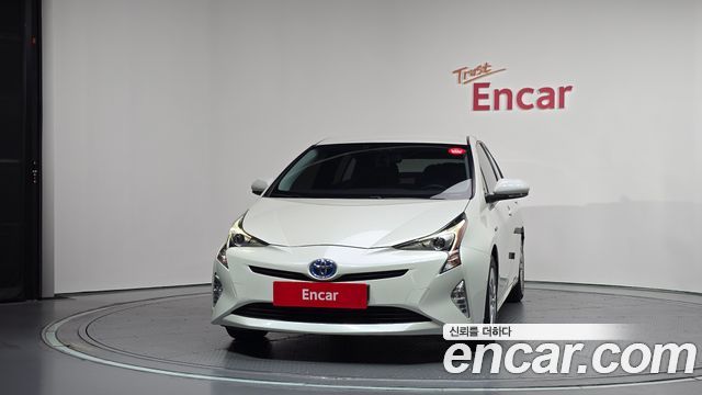 Toyota Prius 2018 — photo 3