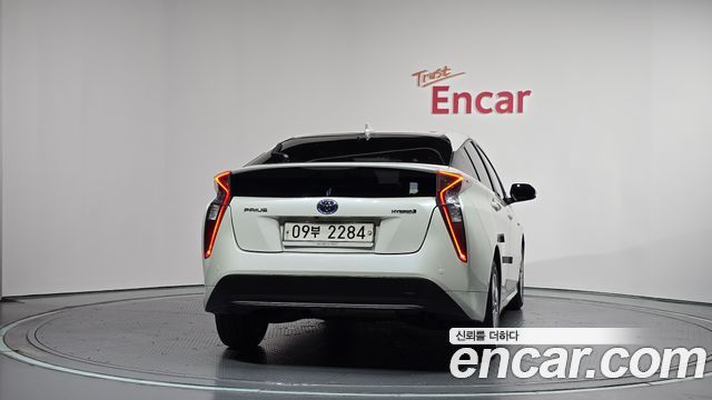 Toyota Prius 2018 — photo 4