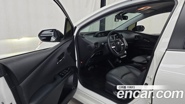Toyota Prius 2018 — photo 10