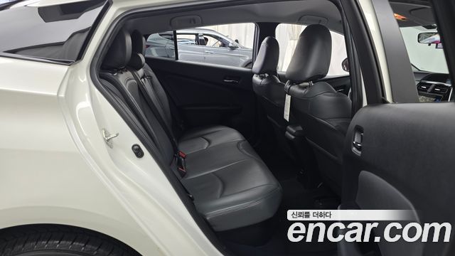 Toyota Prius 2018 — photo 12