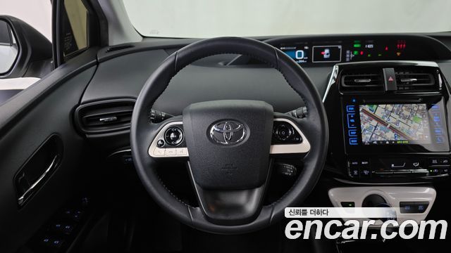 Toyota Prius 2018 — photo 13