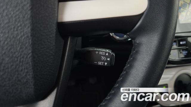 Toyota Prius 2018 — photo 17