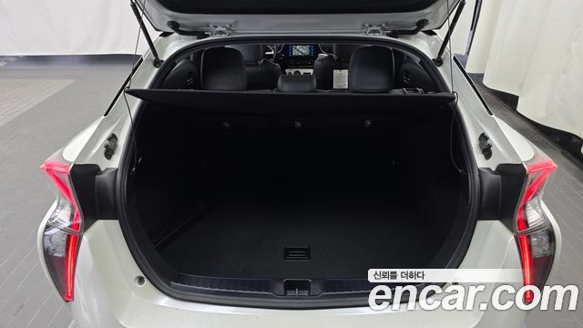 Toyota Prius 2018 — photo 20