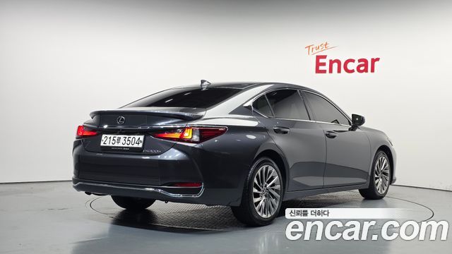 Lexus ES 2023 — photo 2