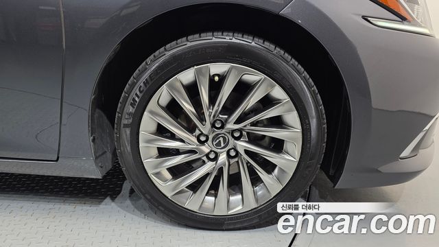 Lexus ES 2023 — photo 5
