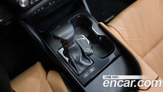 Lexus ES 2023 — photo 12