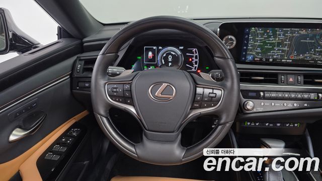 Lexus ES 2023 — photo 19