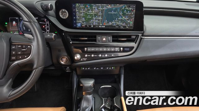 Lexus ES 2023 — photo 21