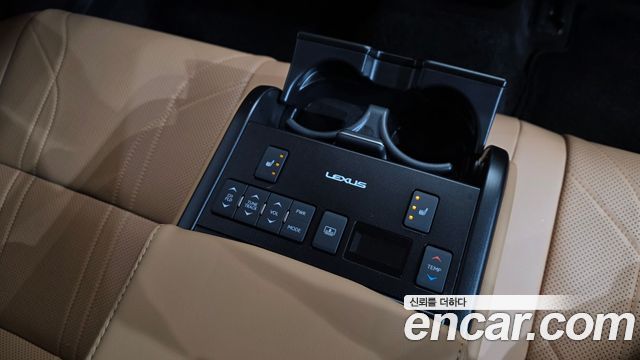 Lexus ES 2023 — photo 24