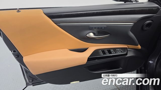 Lexus ES 2023 — photo 14