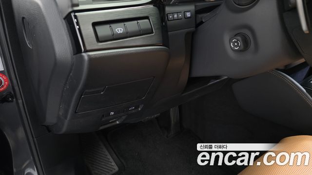 Lexus ES 2023 — photo 29