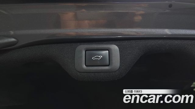 Lexus ES 2023 — photo 35