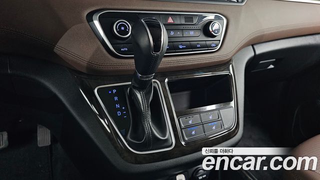 Hyundai Starex 2021 — photo 12